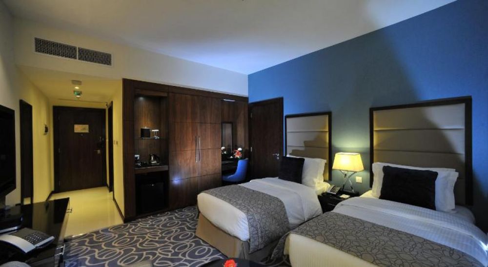 Deluxe Room (Standard Room), Ramada by Wyndham Abu Dhabi Corniche 4*