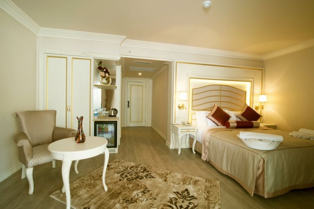 Deluxe Room With Balcony, Halifaks Hotel 4*