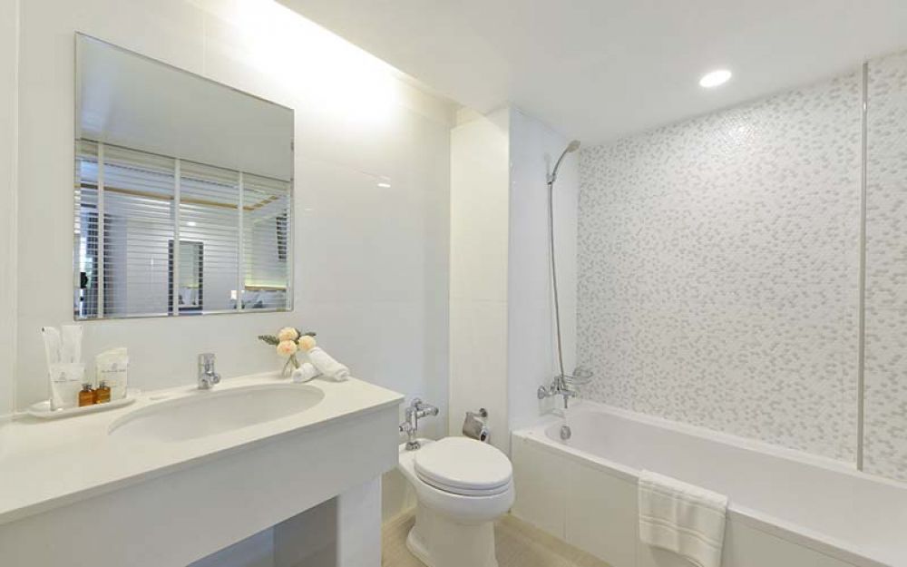 Deluxe Room With See Through Bathtub, The Beverly Hotel Pattaya 4*