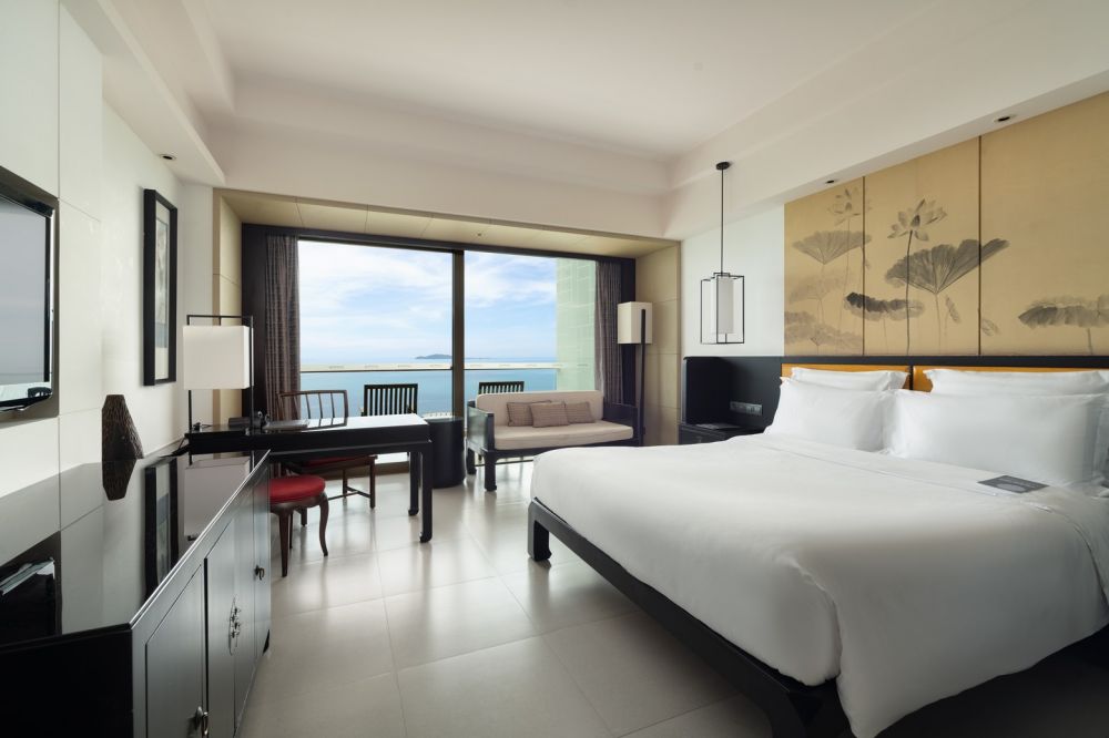 Executive Deluxe Ocean View Room, Pullman Ocean View Sanya Bay Resort & Spa 5*
