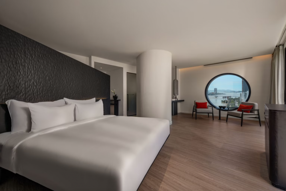 Senior Suite Double River View, Caro Premium DaNang 4*