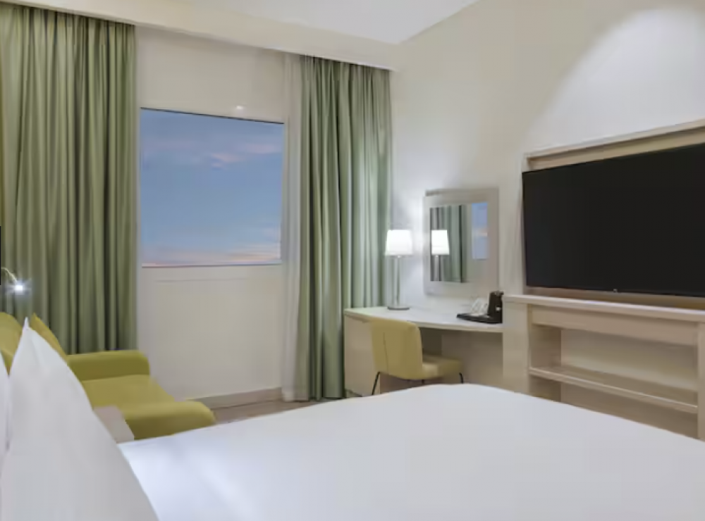 Queen/ King Room with Sofa Bed, Hampton by Hilton Doha Old Town 3*