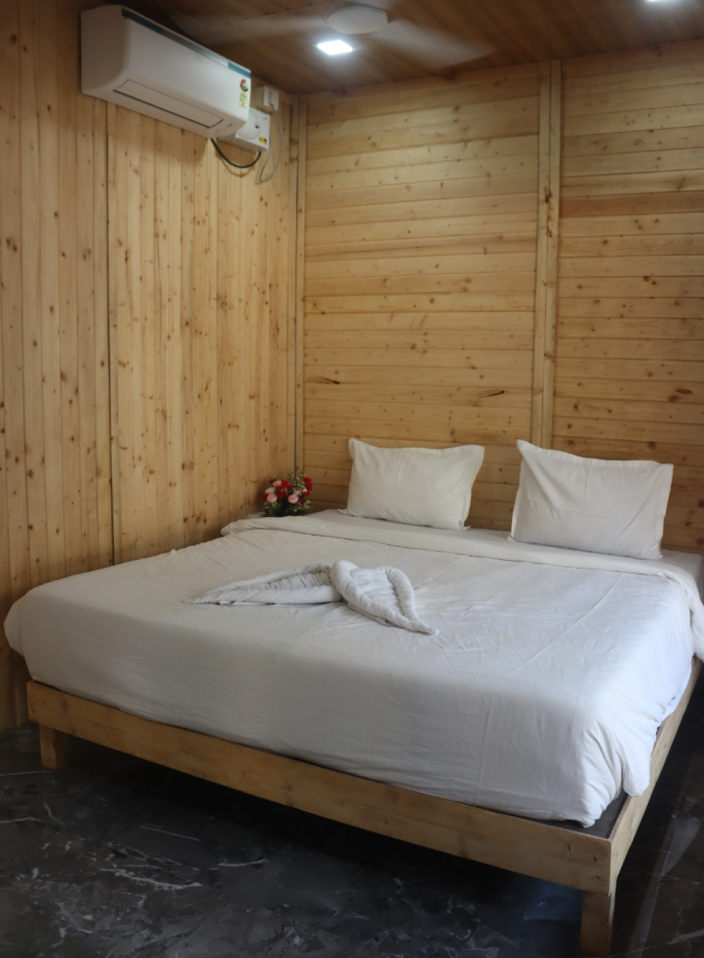 Deluxe, Da Beach Box Pub & Resort 3*