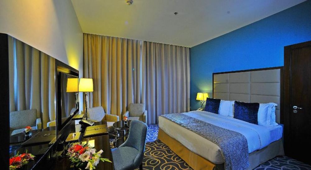 Deluxe Room (Standard Room), Ramada by Wyndham Abu Dhabi Corniche 4*