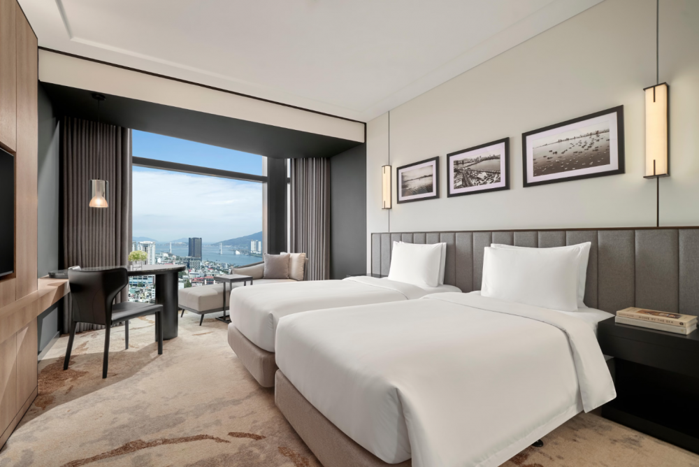 Standard, Crowne Plaza Danang City Center 5*