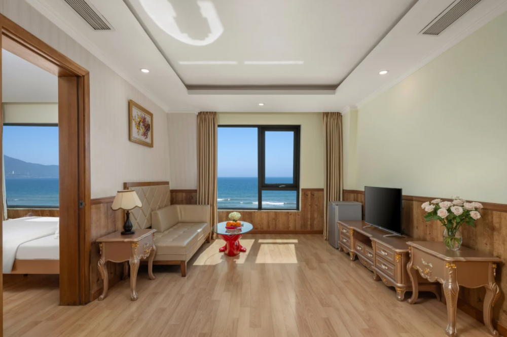 Suite VIP, Serene Beach Hotel Danang 4*