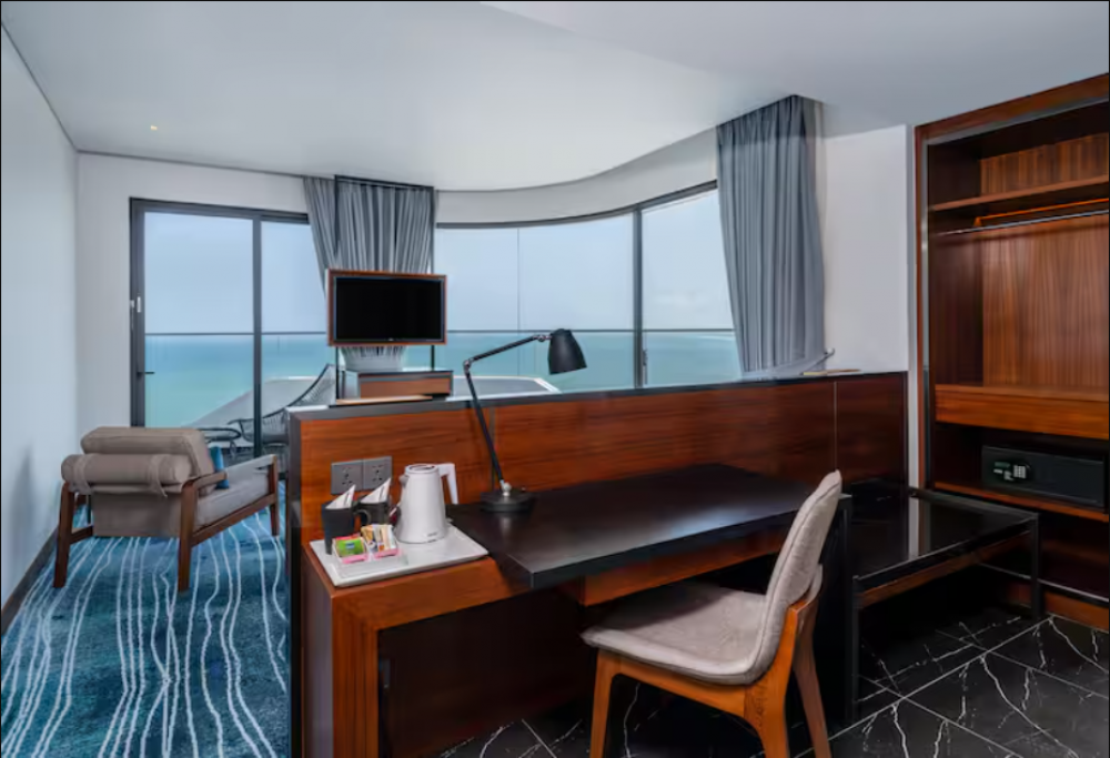 Panoramic Room Ocean View with Balcony, Hilton Garden Inn Da Nang 4*