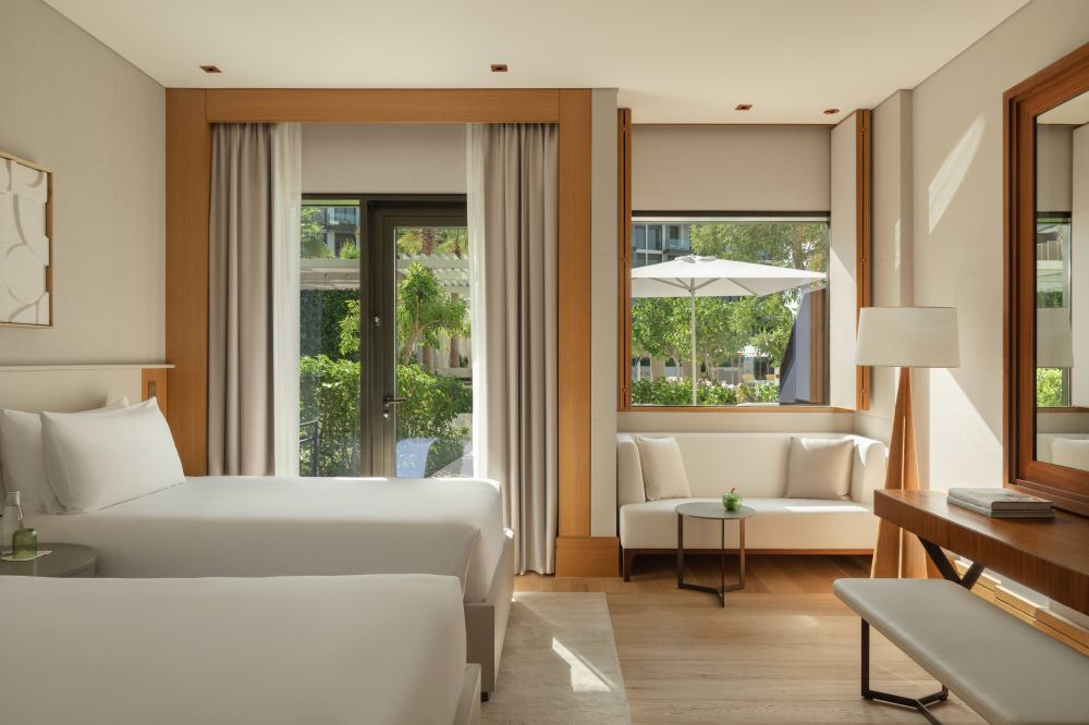 Rising Light Guestroom With Garden Access, Delano Dubai 5*