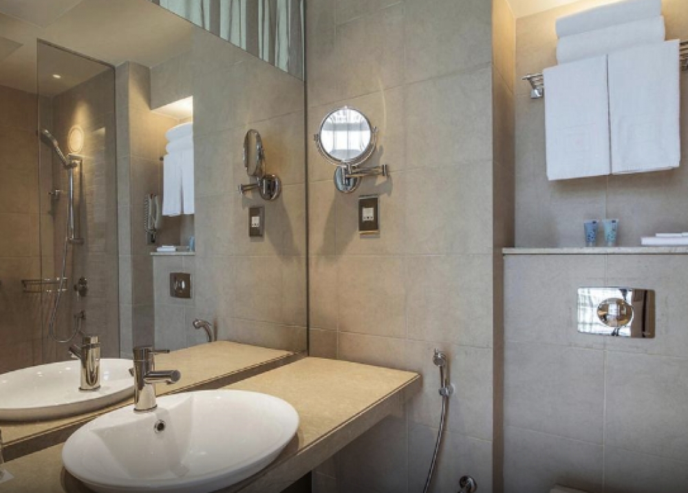 1 Queen Family Suite Pool View, Yas Plaza Circuit (ex. Centro Yas Island Rotana) 3*