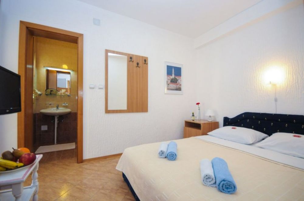 DBL small, Budva Inn Guest House 3*