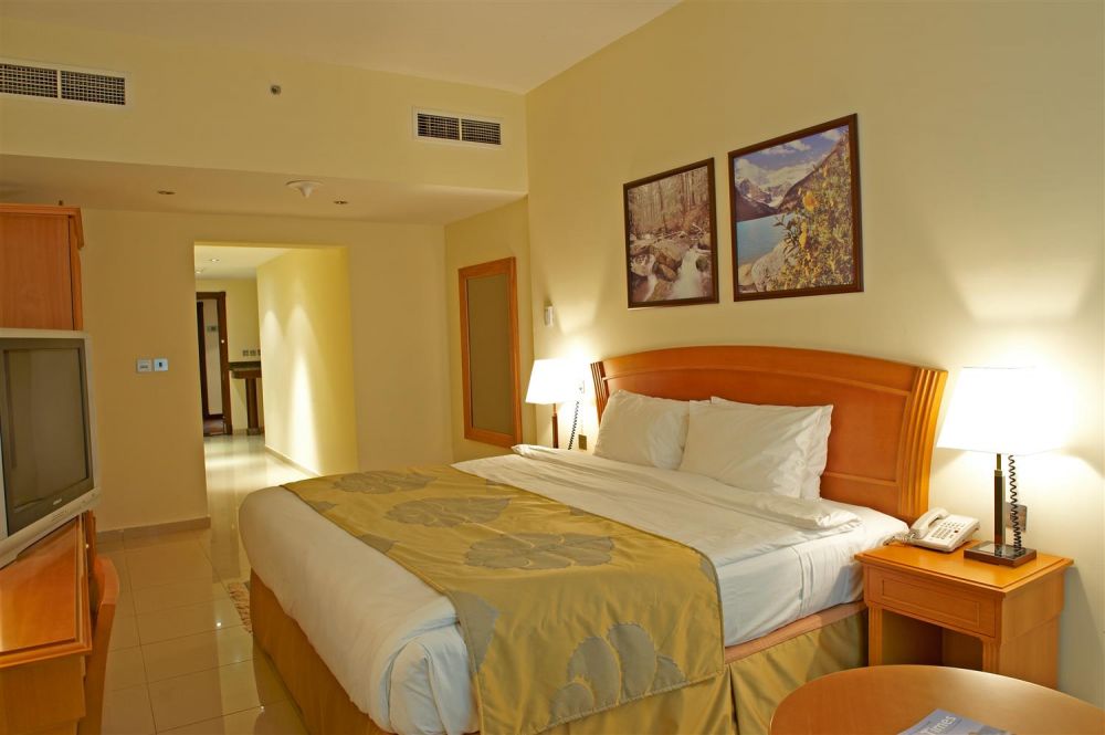 Suite, Sharjah Royal Tulip Hotel 4*