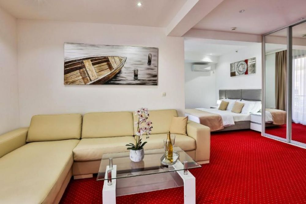 Studio Apartment with Sea View, La Mer Hotel 4*