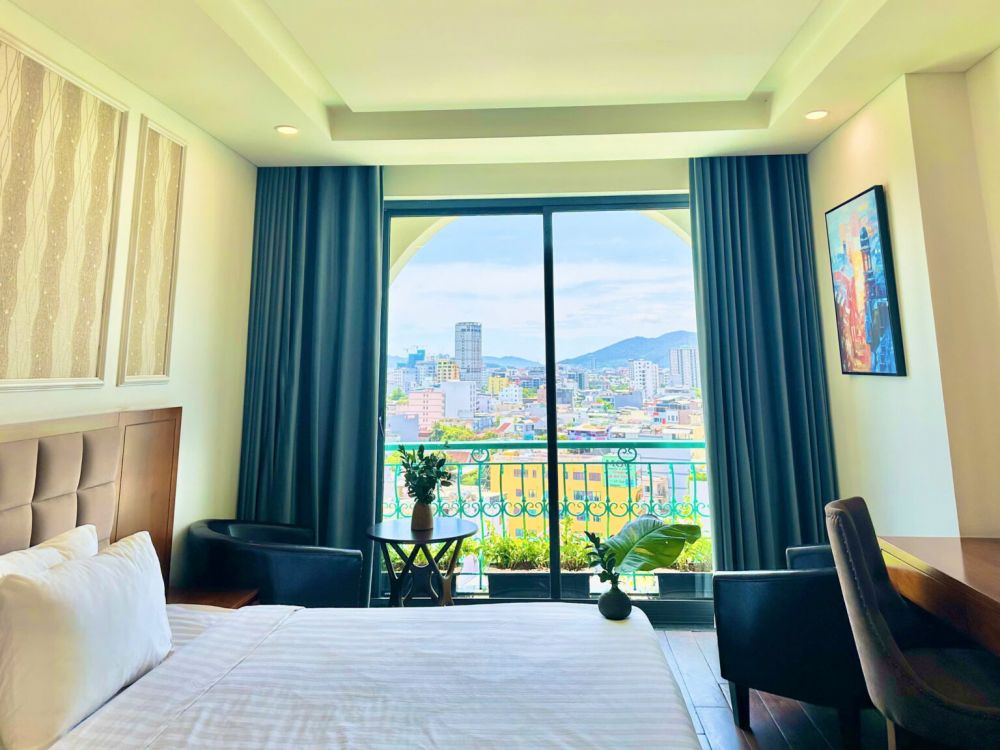 Deluxe King/Twin City View, Century Hotel Da Nang 4*