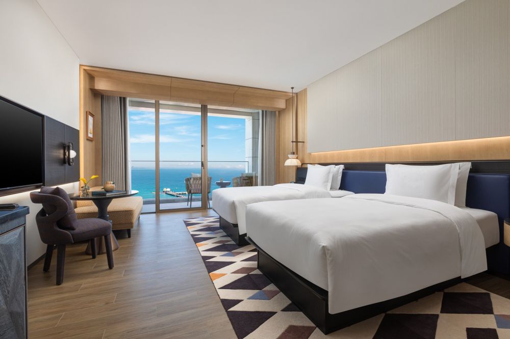 Standard Ocean Front, Voco Sanya Dadonghai 5*