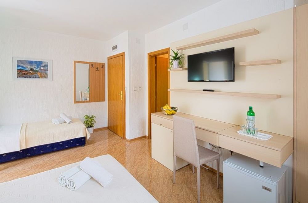 DBL with extra bed, Budva Inn Guest House 3*