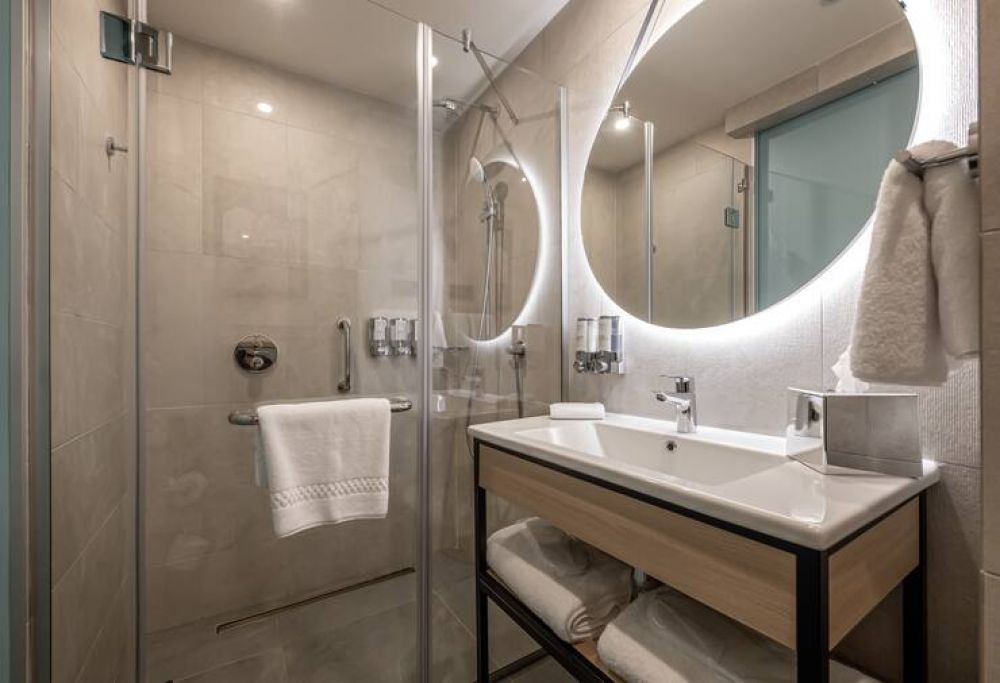 King Room with Scenic View, Hampton By Hilton Batumi Center 4*