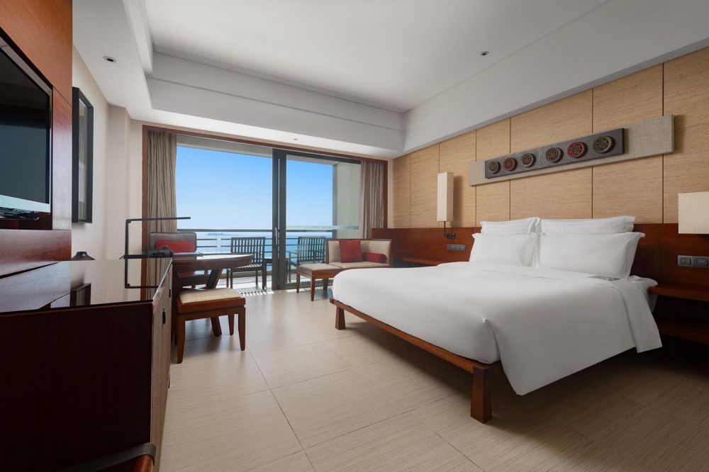 Executive Deluxe Ocean View Room, Pullman Ocean View Sanya Bay Resort & Spa 5*