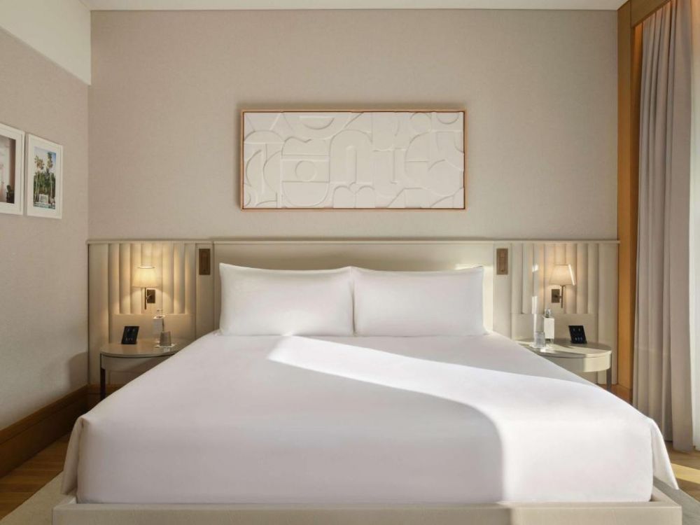 Rising Light Guestroom With Pool Access, Delano Dubai 5*