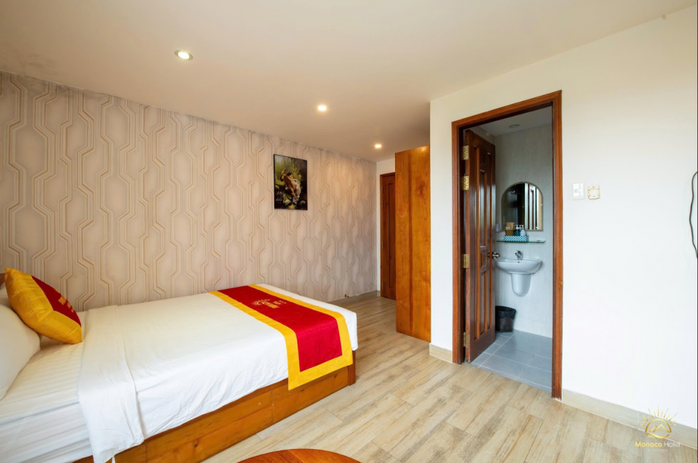 Double Mountain/Ocean View, Monaco Hotel 3*