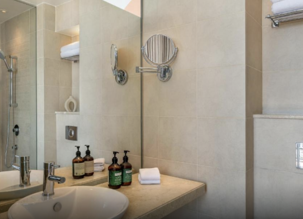 1 Queen Family Suite Plaza View, Yas Plaza Circuit (ex. Centro Yas Island Rotana) 3*