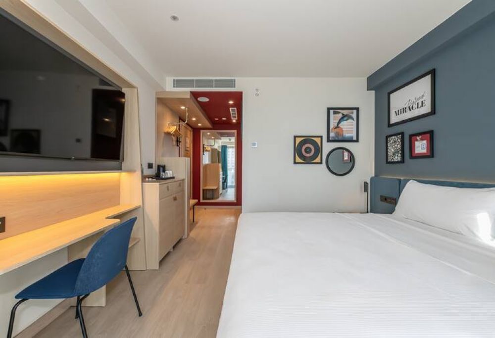 Super King Room with Terrace, Hampton By Hilton Batumi Center 4*