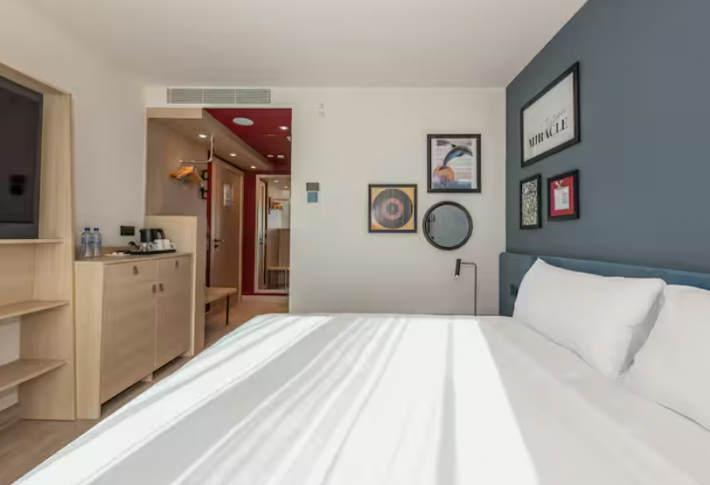 Super King Room with View, Hampton By Hilton Batumi Center 4*
