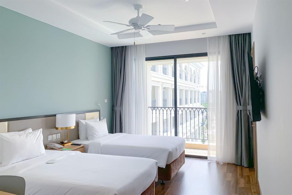 Family Connecting Superior Pool, Wyndham Garden Grandworld Phu Quoc 4+