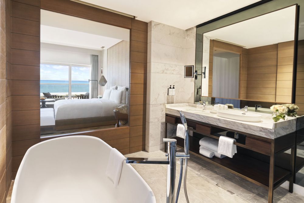 One-Bedroom Suite Club Infinity Ocean View, Intercontinental Ras Al Khaimah Mina Al Arab Resort 5*