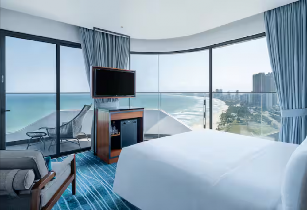 Panoramic Room Ocean View with Balcony, Hilton Garden Inn Da Nang 4*