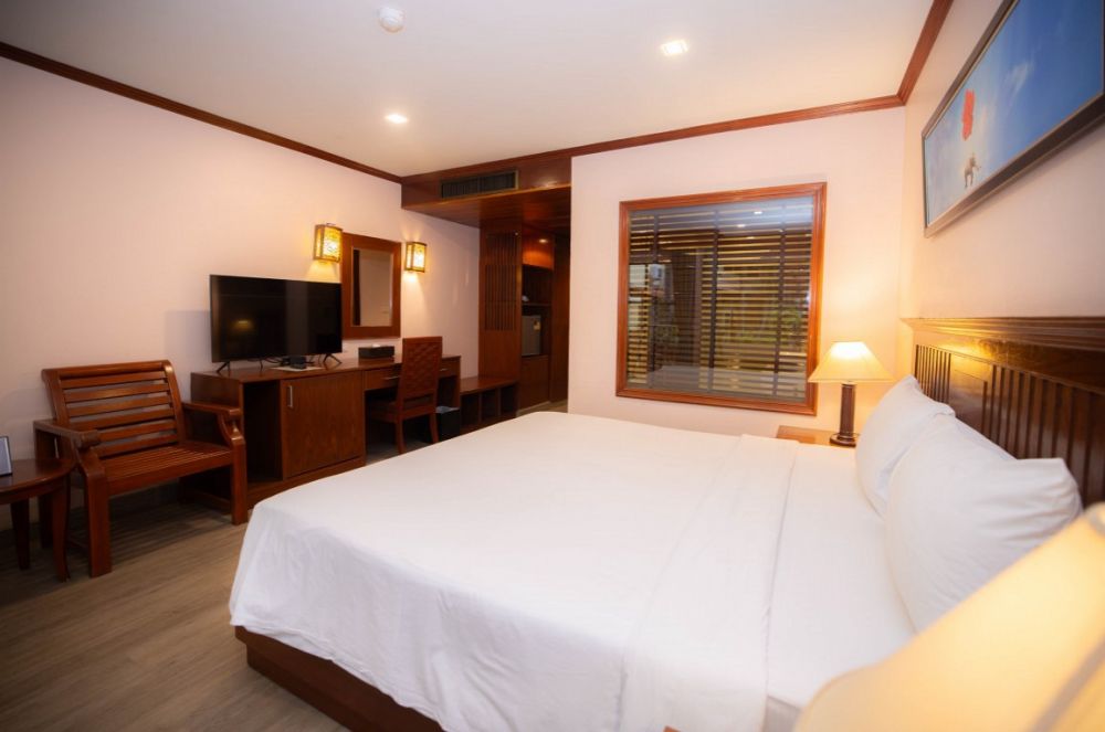 Pool Side Access, Baumanburi Hotel 3*