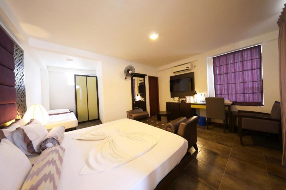 Deluxe TRPL, Joes Unawatuna 3*