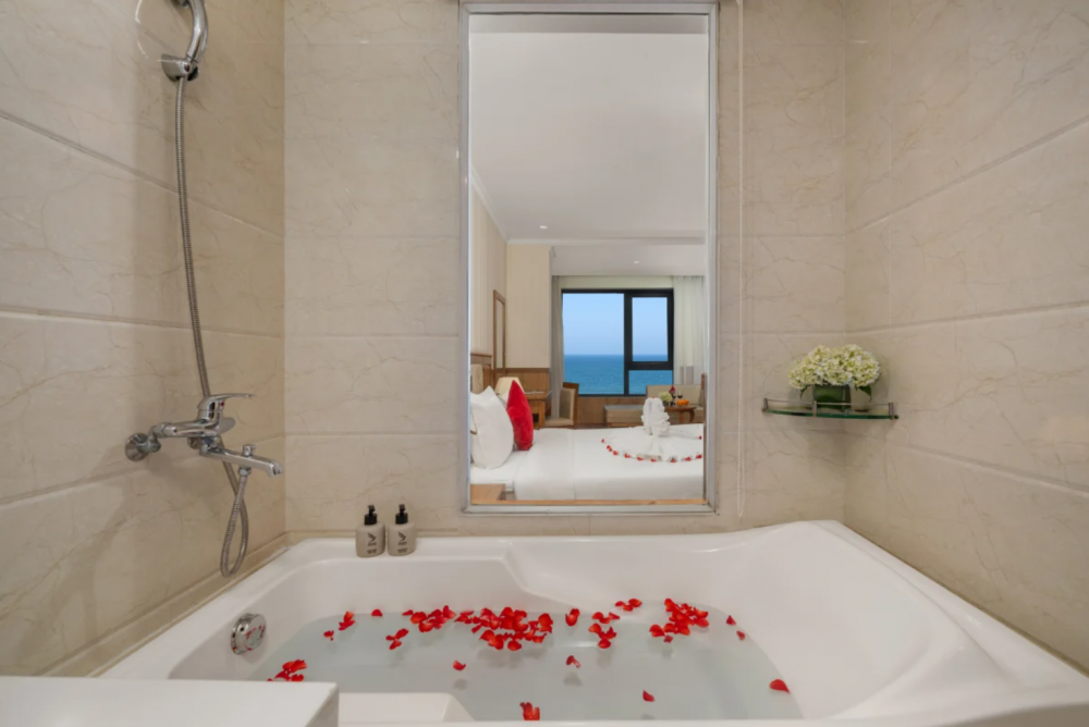 Premium, Serene Beach Hotel Danang 4*