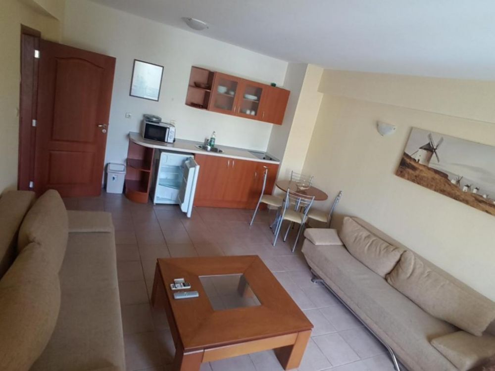 One Bedroom Apartment, Summer Dreams 