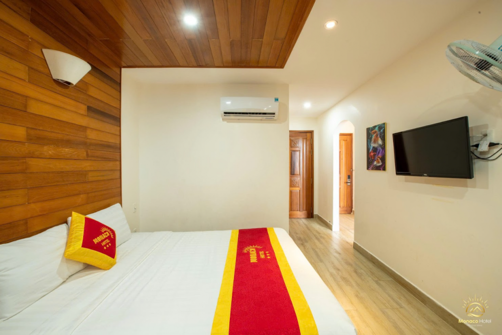 Double Mountain/Ocean View, Monaco Hotel 3*