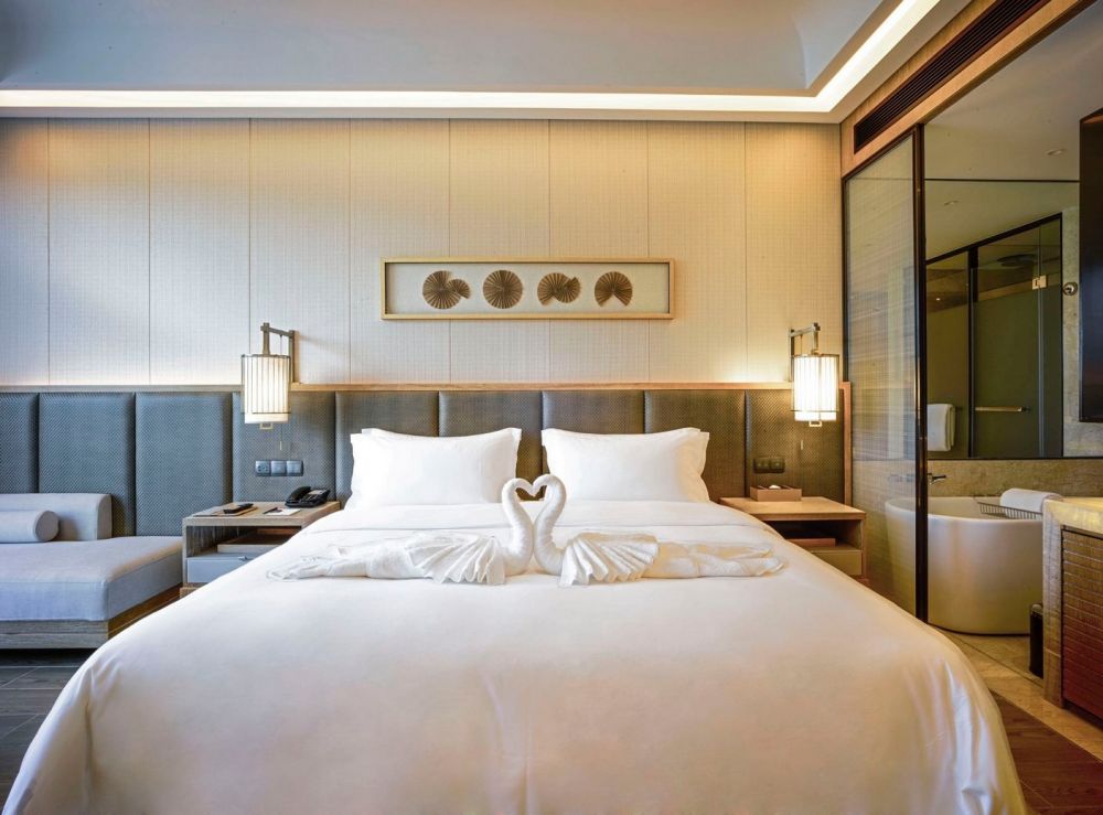 Invincible Sea View Room King Bed, Harman Hotel Sanya 5*