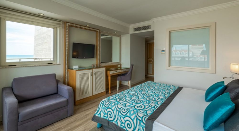 Junior Suite, Crystal Waterworld Resort & Spa 5*