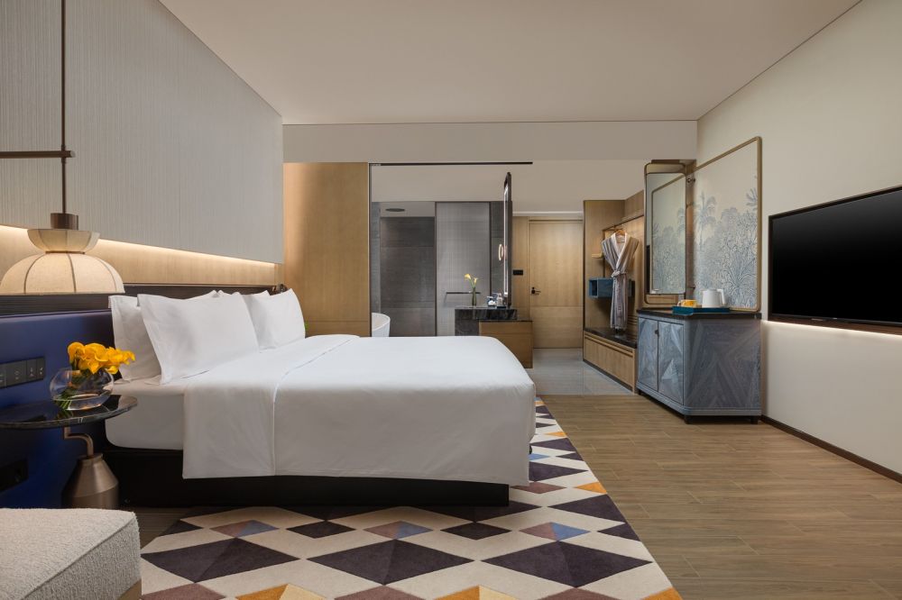 Standard Ocean Front, Voco Sanya Dadonghai 5*