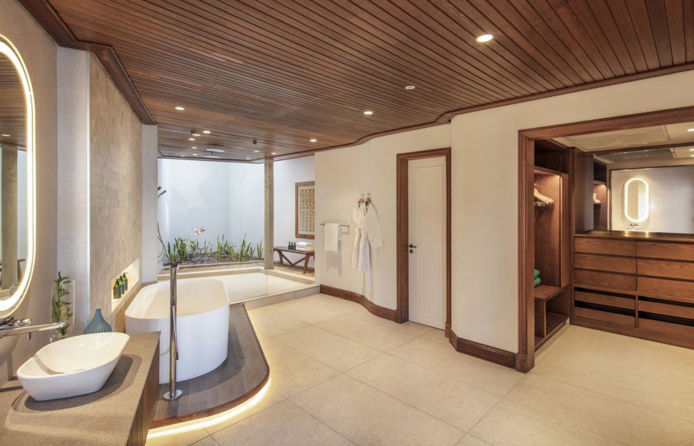 Senior Suite Beachfront, Paradis Beachcomber Golf Resort & Spa 5*