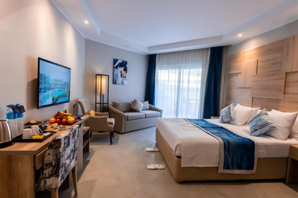 Deluxe Swim‑Up Room Adults Only 16+, The V Luxury Resort 5*