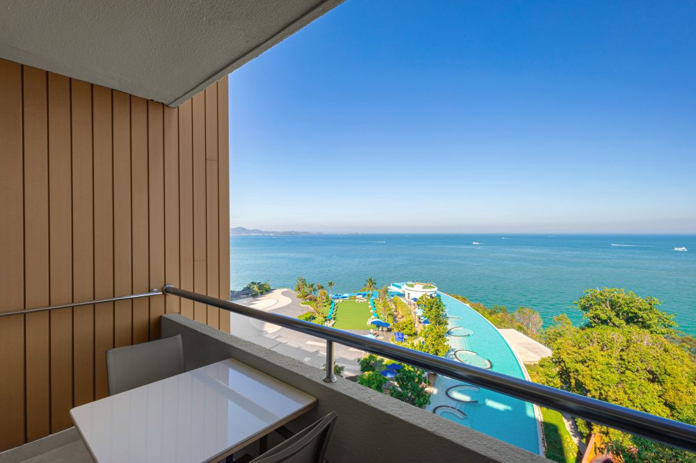 Mini Suite Plus Sunrise View/ Sea View, Royal Cliff Beach Hotel 5*