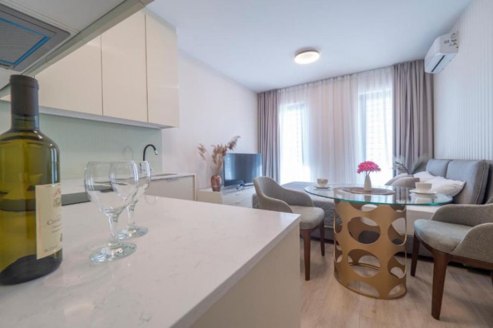 Studio Apartment with French Balcony Sea Side View, Casa Al Mare Residence 4*