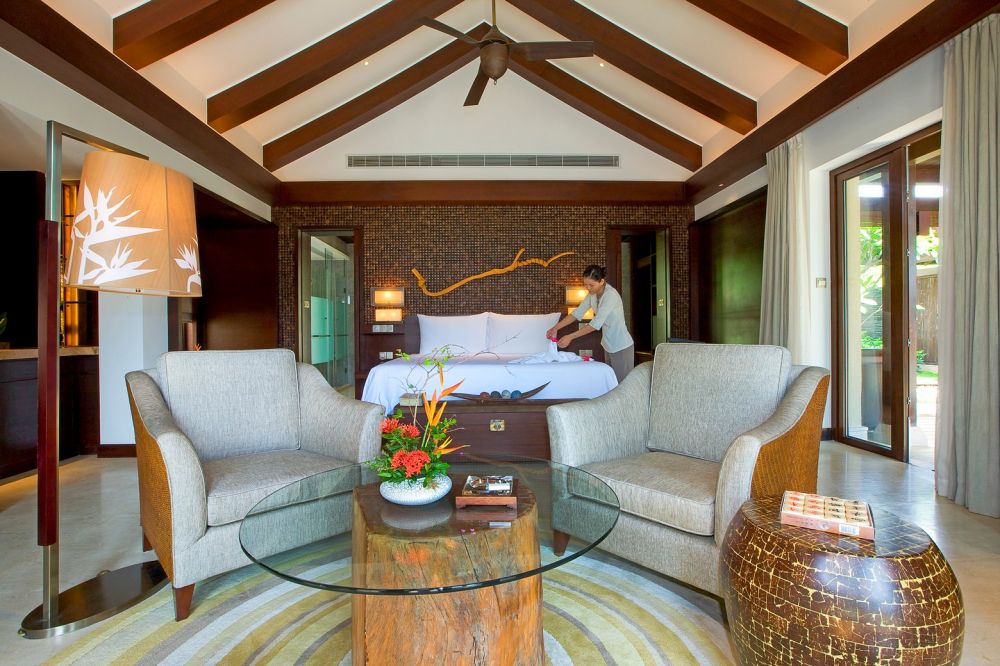Premier One-Bedroom villa with private pool and ocean view, Hainan Narada Resort & Spa Perfume Bay - All Villas 5*