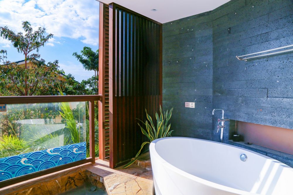 Deluxe Garden View Twin/ Deluxe Garden View Family, Marina Spa Hotel Sanya 4*