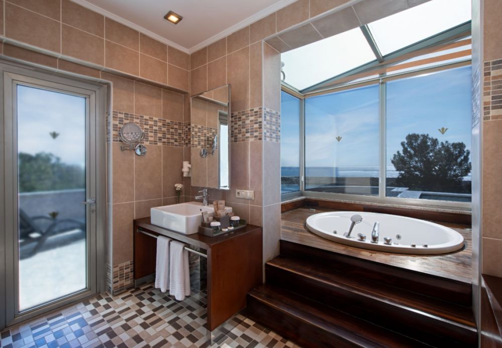King Suite with Jaccuzi, Rixos Sungate 5*