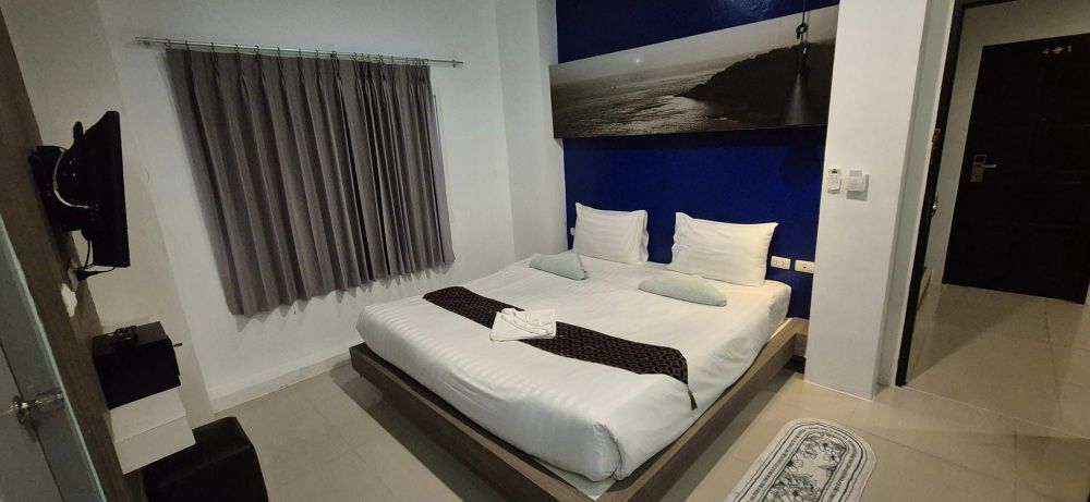 Budget Double Room Balcony, Hotel The Journey Patong New 3*