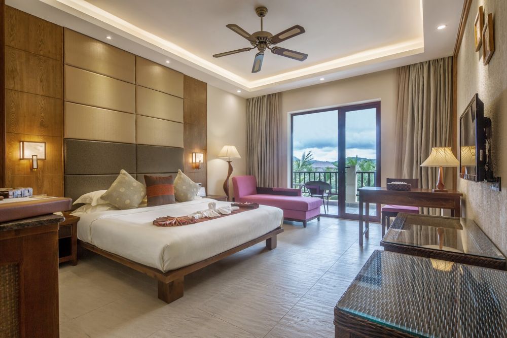 Lake View Room, Yalong Bay Villas & Spa 5*