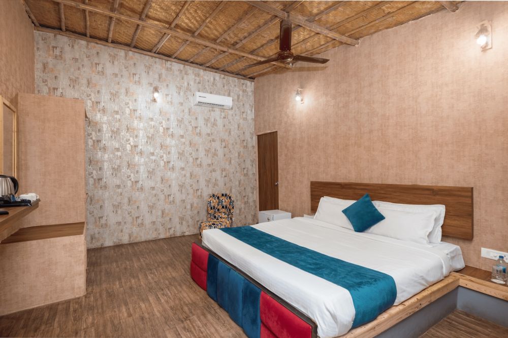 Daisy, Amadi Beach Front Resort 4*