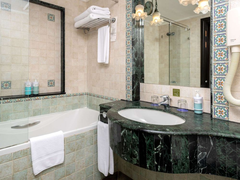 Superior Room with balcony Pool View/ Sea View/ Beach View, Novotel Al Dana Resort 4*