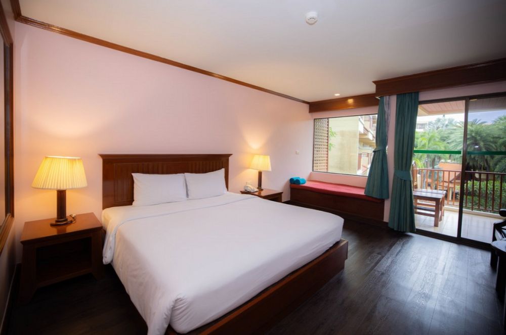 Oasis Pool Room, Baumanburi Hotel 3*