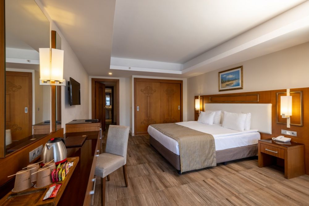 Pool Family Room, Crystal Prestige Elite Pearl Collection (ex. Crystal Prestige Elite) 5*